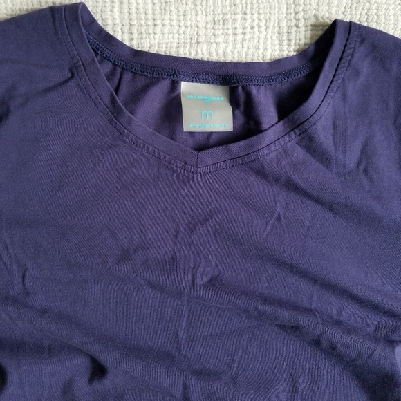 Mamagama Santa's Little Helper Maternity Tee - Picture 2 of 3